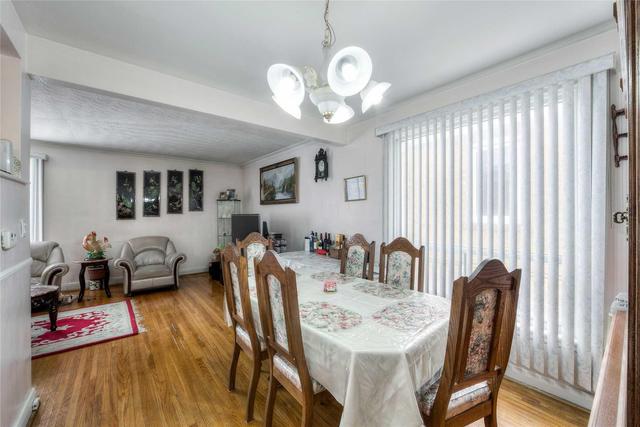 11 Billingham Rd, House detached with 3 bedrooms, 2 bathrooms and 3 parking in Toronto ON | Image 6