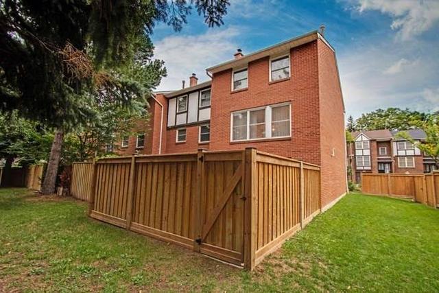 352 Simonston Blvd, Townhouse with 3 bedrooms, 3 bathrooms and 2 parking in Markham ON | Image 31