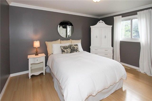 863 Meadowhill Crt, House detached with 3 bedrooms, 1 bathrooms and 2 parking in Oshawa ON | Image 7