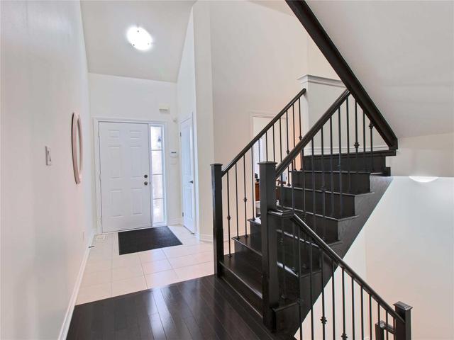 29 Muzzo Dr, Condo with 2 bedrooms, 3 bathrooms and 2 parking in Brampton ON | Image 2