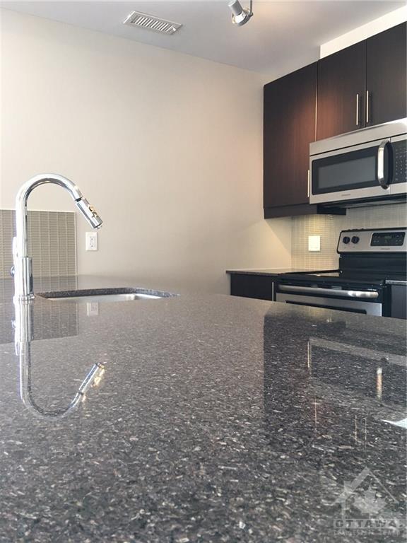 306 - 225 Winterfell Private, Condo with 3 bedrooms, 2 bathrooms and 2 parking in Ottawa ON | Image 6