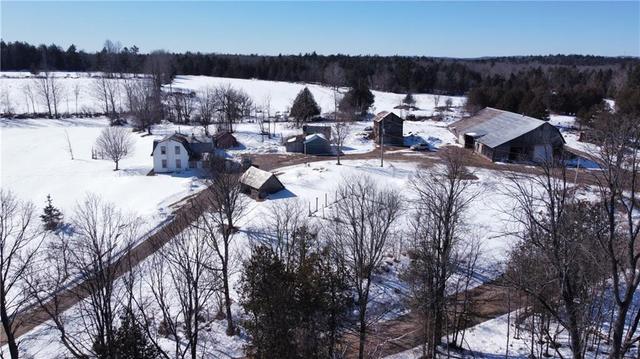 2859 8th Concession C Road, House detached with 4 bedrooms, 2 bathrooms and 20 parking in Lanark Highlands ON | Image 1