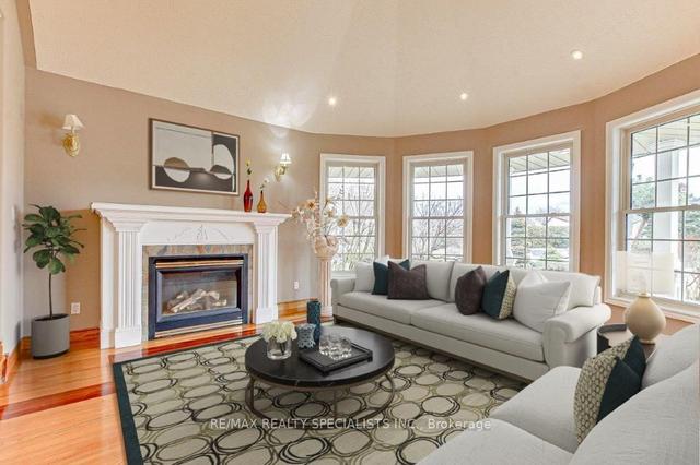 15 Royal York Crt, House detached with 3 bedrooms, 4 bathrooms and 8 parking in Brant ON | Image 4