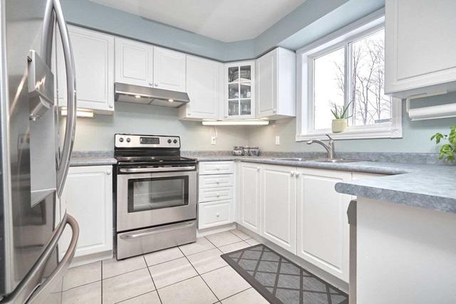 122 Crompton Dr, House detached with 4 bedrooms, 4 bathrooms and 4 parking in Barrie ON | Image 9