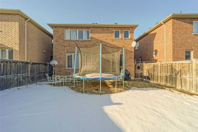 19 Overhold Cres, House detached with 4 bedrooms, 4 bathrooms and 4 parking in Richmond Hill ON | Image 32