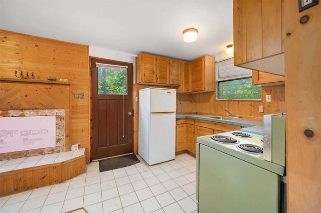 80 Maple Grove Rd, House detached with 2 bedrooms, 1 bathrooms and 2 parking in Kawartha Lakes ON | Image 3