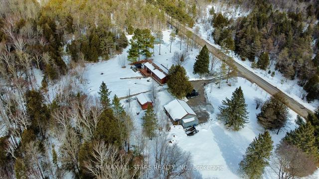 1057 Base Line Rd, House detached with 3 bedrooms, 2 bathrooms and 13 parking in Kawartha Lakes ON | Image 31