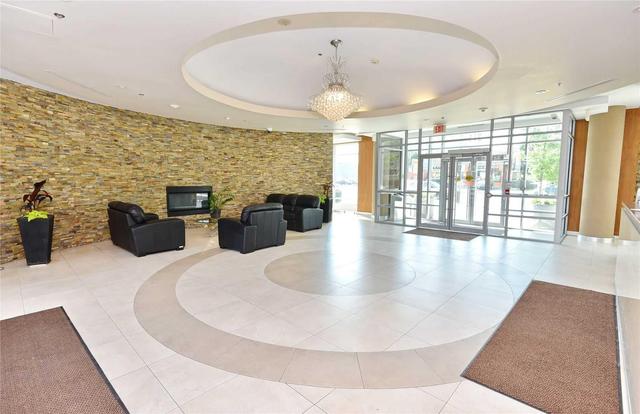 218 - 215 Queen St E, Condo with 1 bedrooms, 2 bathrooms and 1 parking in Brampton ON | Image 2