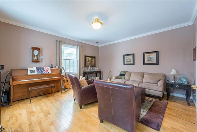 1935 Ashgrove Court, House detached with 5 bedrooms, 3 bathrooms and 8 parking in London ON | Image 5