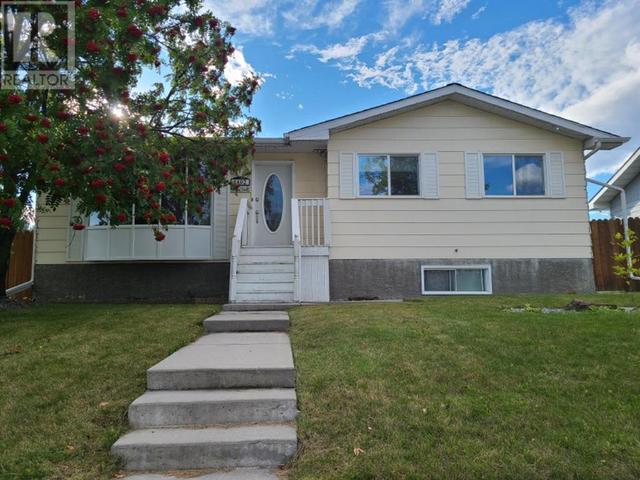 1402 Edson Drive, House detached with 4 bedrooms, 2 bathrooms and 2 parking in Edson AB | Card Image