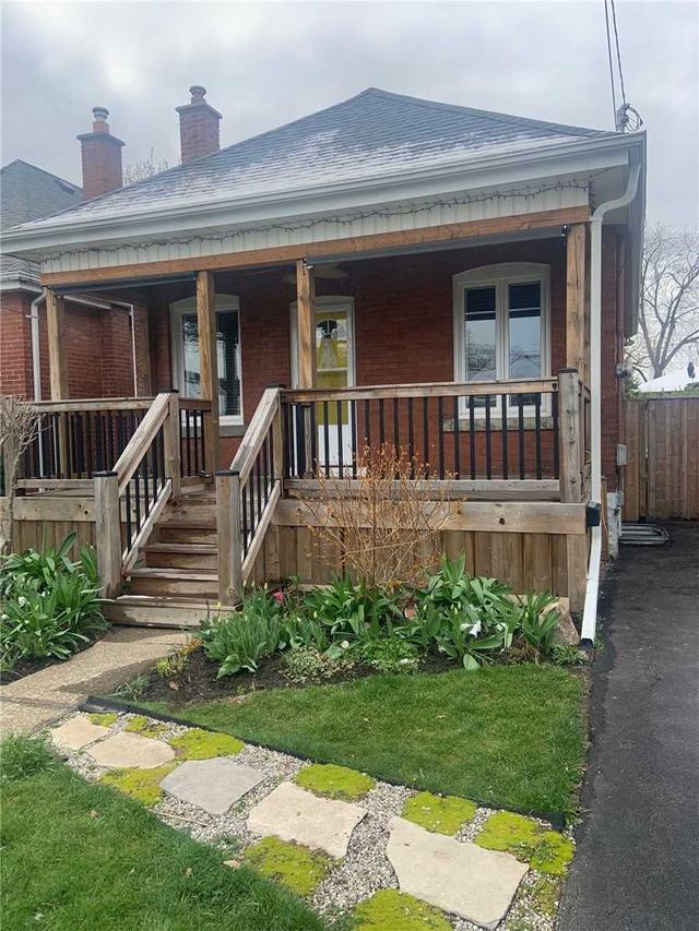 173 Tolton Ave N, House detached with 2 bedrooms, 1 bathrooms and 2 parking in Hamilton ON | Image 1