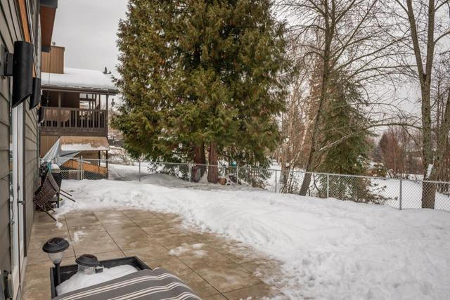 905 8th Street, House detached with 4 bedrooms, 3 bathrooms and null parking in Montrose BC | Image 37