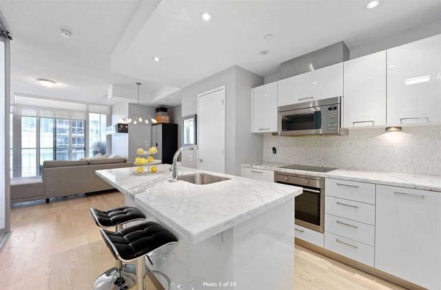 2702 - 90 Park Lawn Rd, Condo with 1 bedrooms, 1 bathrooms and 1 parking in Toronto ON | Image 1