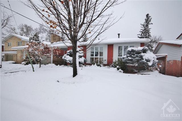 1271 Collins Avenue, House detached with 4 bedrooms, 3 bathrooms and 2 parking in Ottawa ON | Image 2