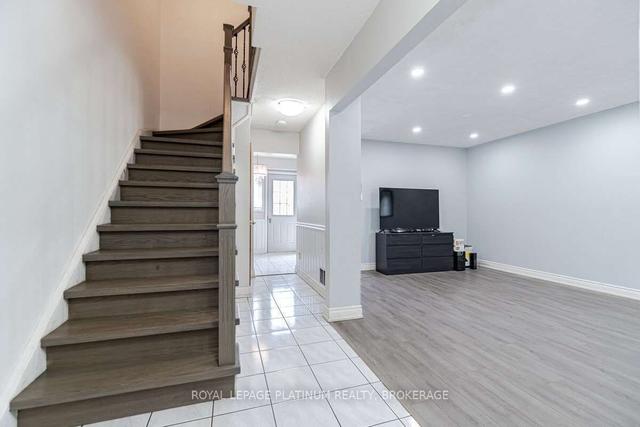 102 Courtleigh Sq, House attached with 3 bedrooms, 2 bathrooms and 2 parking in Brampton ON | Image 19