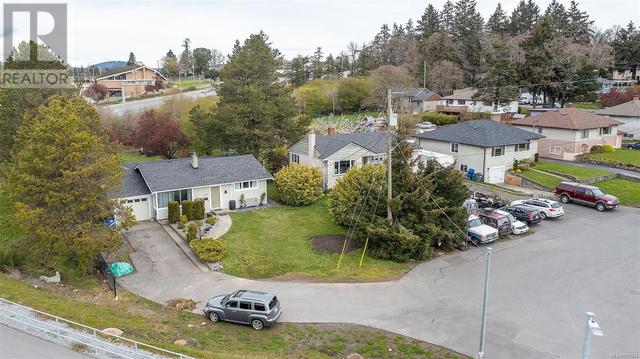 3230 Admirals Rd, Home with 4 bedrooms, 1 bathrooms and 4 parking in Saanich BC | Image 4