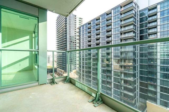 1011 - 15 Singer Crt, Condo with 1 bedrooms, 2 bathrooms and 1 parking in Toronto ON | Image 17