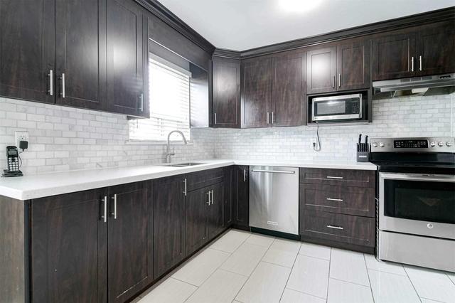5 Guildford Cres, Townhouse with 3 bedrooms, 2 bathrooms and 1 parking in Brampton ON | Image 1
