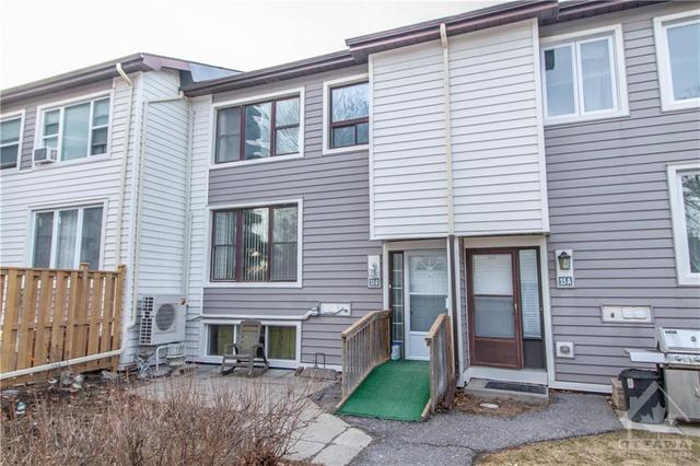 15 Banner Road, Townhouse with 3 bedrooms, 2 bathrooms and 1 parking in Ottawa ON | Image 2