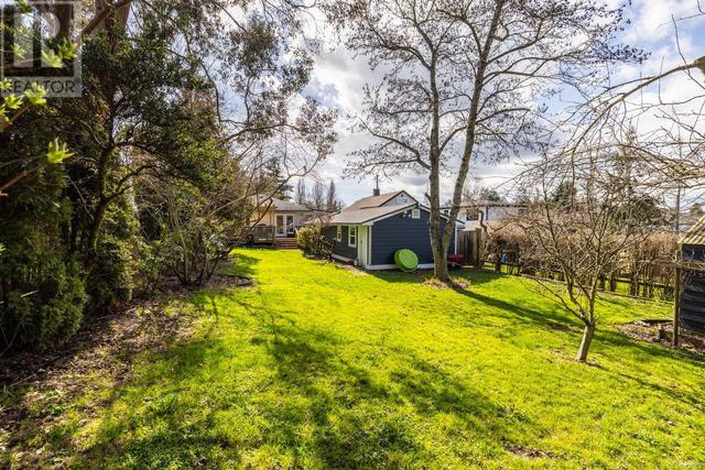 36 Hampton Rd, House detached with 4 bedrooms, 4 bathrooms and 3 parking in Saanich BC | Image 32