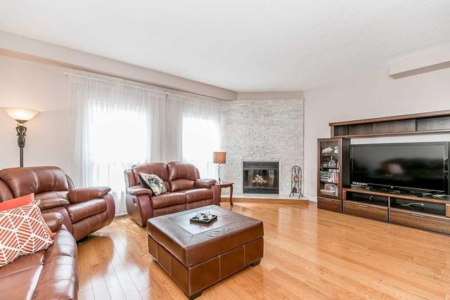 71 Thornway Ave, House attached with 3 bedrooms, 3 bathrooms and 2 parking in Vaughan ON | Image 7