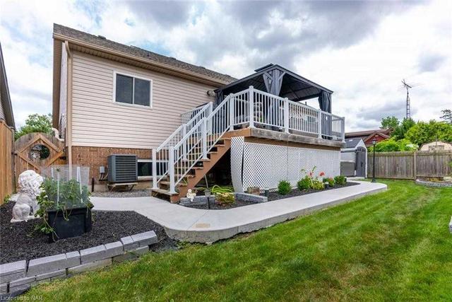 4751 Paddock Trail Dr, House detached with 3 bedrooms, 2 bathrooms and 5 parking in Niagara Falls ON | Image 10