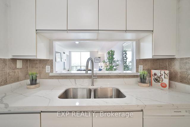 1907 - 1 Hickory Tree Rd, Condo with 1 bedrooms, 1 bathrooms and 1 parking in Toronto ON | Image 2