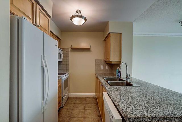 2302 - 15 Greenview Ave, Condo with 1 bedrooms, 1 bathrooms and 1 parking in Toronto ON | Image 2