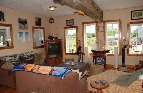 b1640 Highway 48 Rd E, Home with 5 bedrooms, 2 bathrooms and 10 parking in Brock ON | Image 5