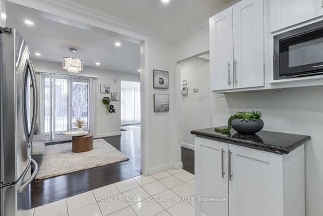 20 Broadleaf Rd, House detached with 3 bedrooms, 3 bathrooms and 7 parking in Toronto ON | Image 7