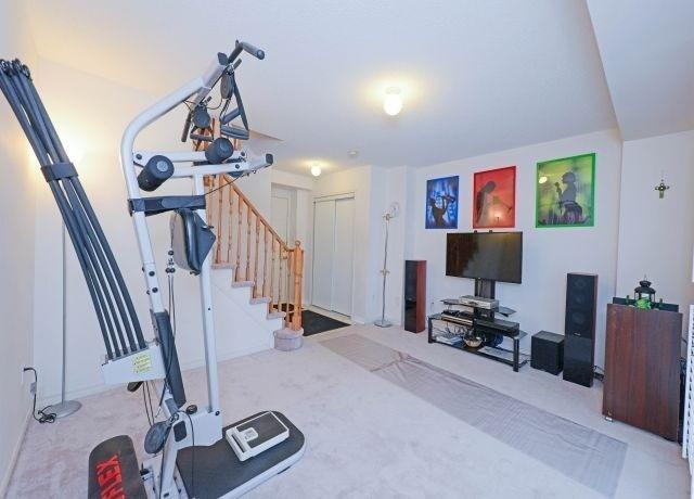 3293 Redpath Circ, House attached with 3 bedrooms, 3 bathrooms and 1 parking in Mississauga ON | Image 6