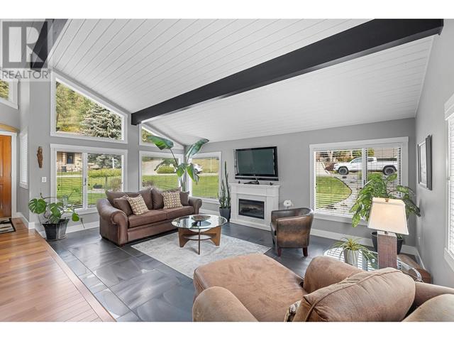 1047 Cascade Place, House detached with 4 bedrooms, 2 bathrooms and 6 parking in Kelowna BC | Image 16