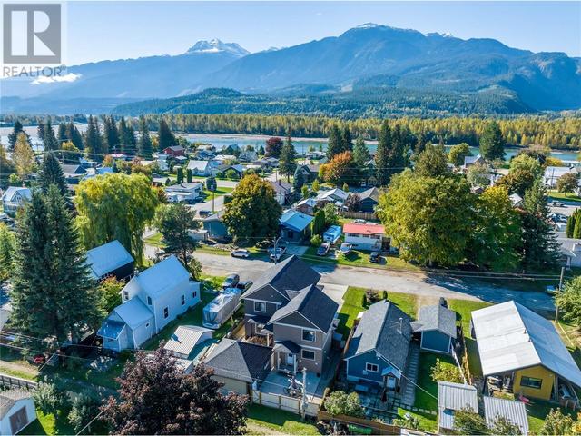 1406 Third Street W, House detached with 5 bedrooms, 4 bathrooms and 2 parking in Revelstoke BC | Image 36