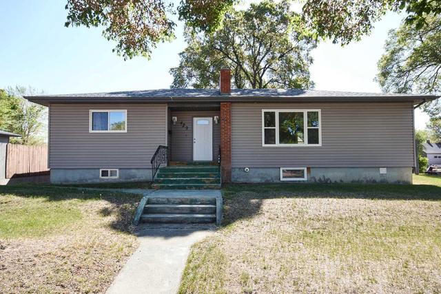 429 1 Avenue Sw, House detached with 4 bedrooms, 2 bathrooms and 4 parking in Medicine Hat AB | Image 1
