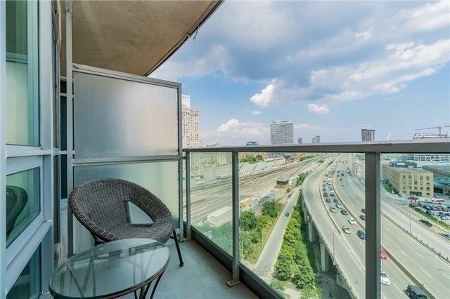 811 - 18 Yonge St, Condo with 1 bedrooms, 1 bathrooms and 0 parking in Toronto ON | Image 1