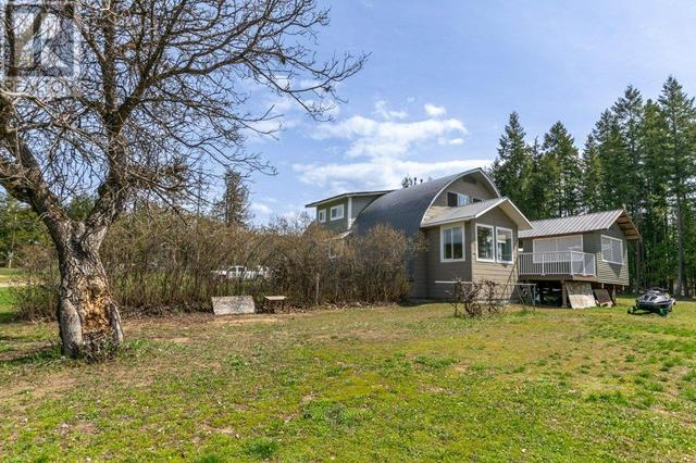 5800 97b Highway, House detached with 3 bedrooms, 2 bathrooms and 99 parking in Columbia Shuswap D BC | Image 35