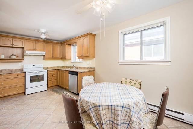 18 Futura Dr, House semidetached with 3 bedrooms, 2 bathrooms and 3 parking in Toronto ON | Image 2
