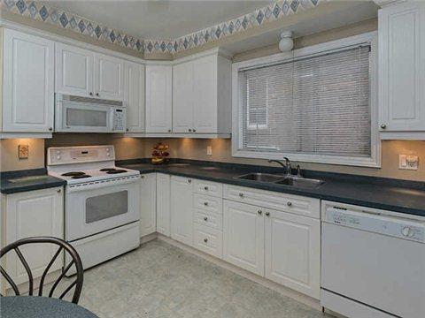32 Wychwood Ave, House detached with 2 bedrooms, 2 bathrooms and 2 parking in Toronto ON | Image 4