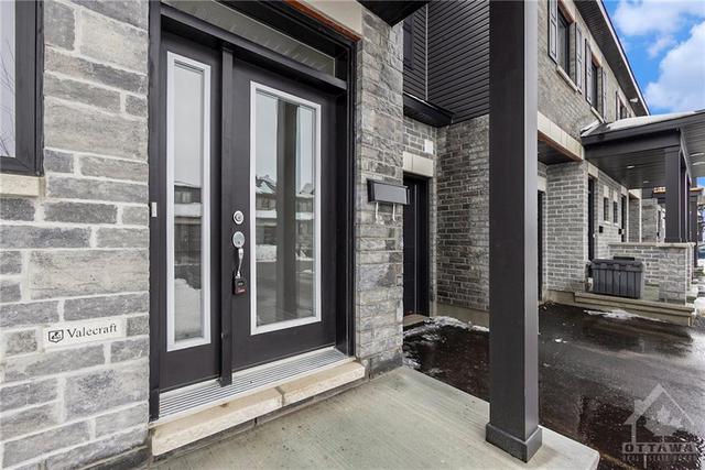 729 Namur Street, Townhouse with 3 bedrooms, 3 bathrooms and 2 parking in Russell ON | Image 2