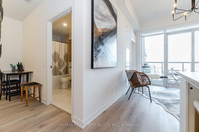 912 - 1787 St Clair Ave W, Condo with 1 bedrooms, 1 bathrooms and 1 parking in Toronto ON | Image 3