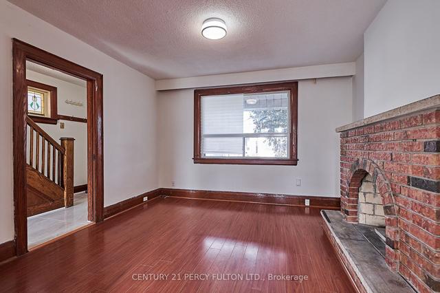 514 Lauder Ave, House detached with 3 bedrooms, 2 bathrooms and 2 parking in Toronto ON | Image 2
