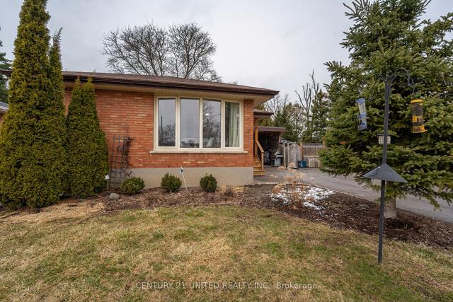530 Hillside St, House detached with 3 bedrooms, 2 bathrooms and 3 parking in Peterborough ON | Image 17