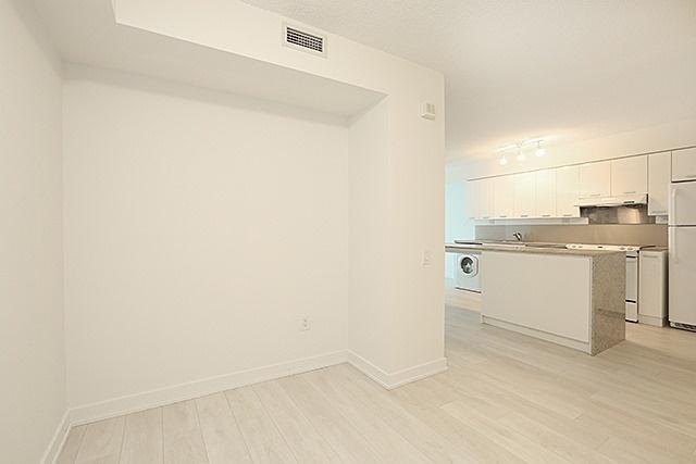 1011 - 15 Singer Crt, Condo with 1 bedrooms, 2 bathrooms and 1 parking in Toronto ON | Image 11