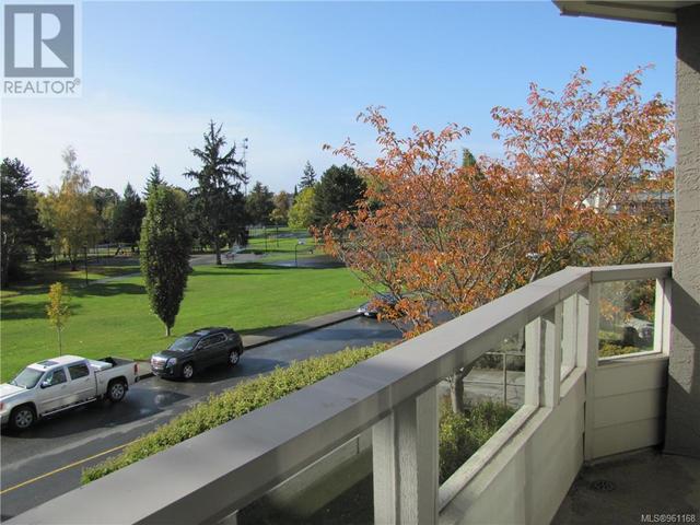 102 - 940 Inverness Rd, Condo with 2 bedrooms, 2 bathrooms and 1 parking in Saanich BC | Image 19