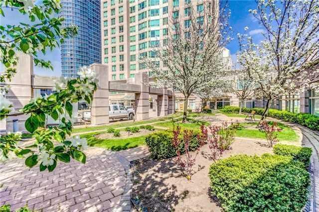 1001 - 8 Lee Centre Dr, Condo with 1 bedrooms, 1 bathrooms and 1 parking in Toronto ON | Image 3