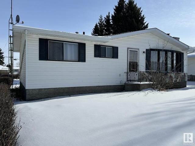 4805 52 St, House detached with 3 bedrooms, 2 bathrooms and null parking in Smoky Lake AB | Image 2