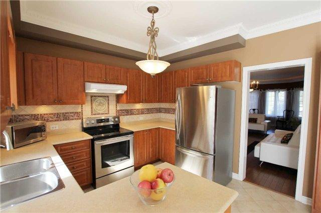 38 Batteaux St, House detached with 4 bedrooms, 3 bathrooms and 4 parking in Barrie ON | Image 6