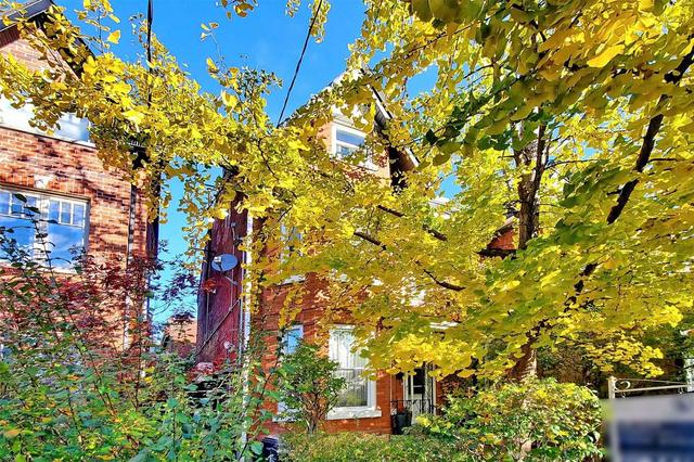 66 Oxford St, House semidetached with 4 bedrooms, 3 bathrooms and 0 parking in Toronto ON | Image 1