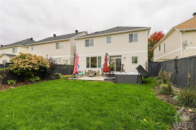 33 Calderwood Way, House detached with 4 bedrooms, 4 bathrooms and 4 parking in Ottawa ON | Image 28