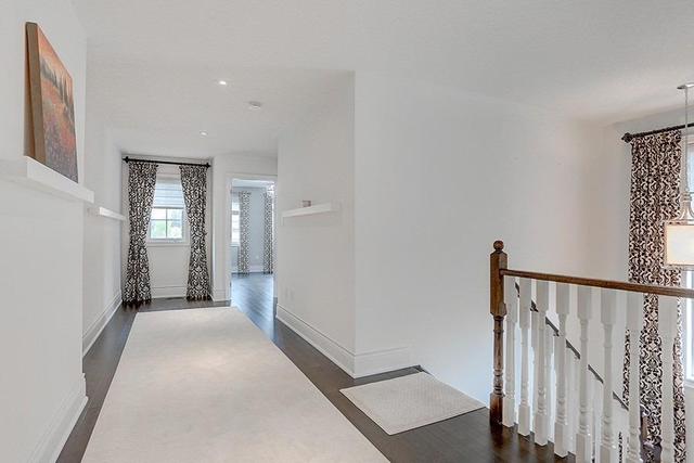 3 Ivy Glen Dr, House detached with 5 bedrooms, 4 bathrooms and 6 parking in Vaughan ON | Image 4